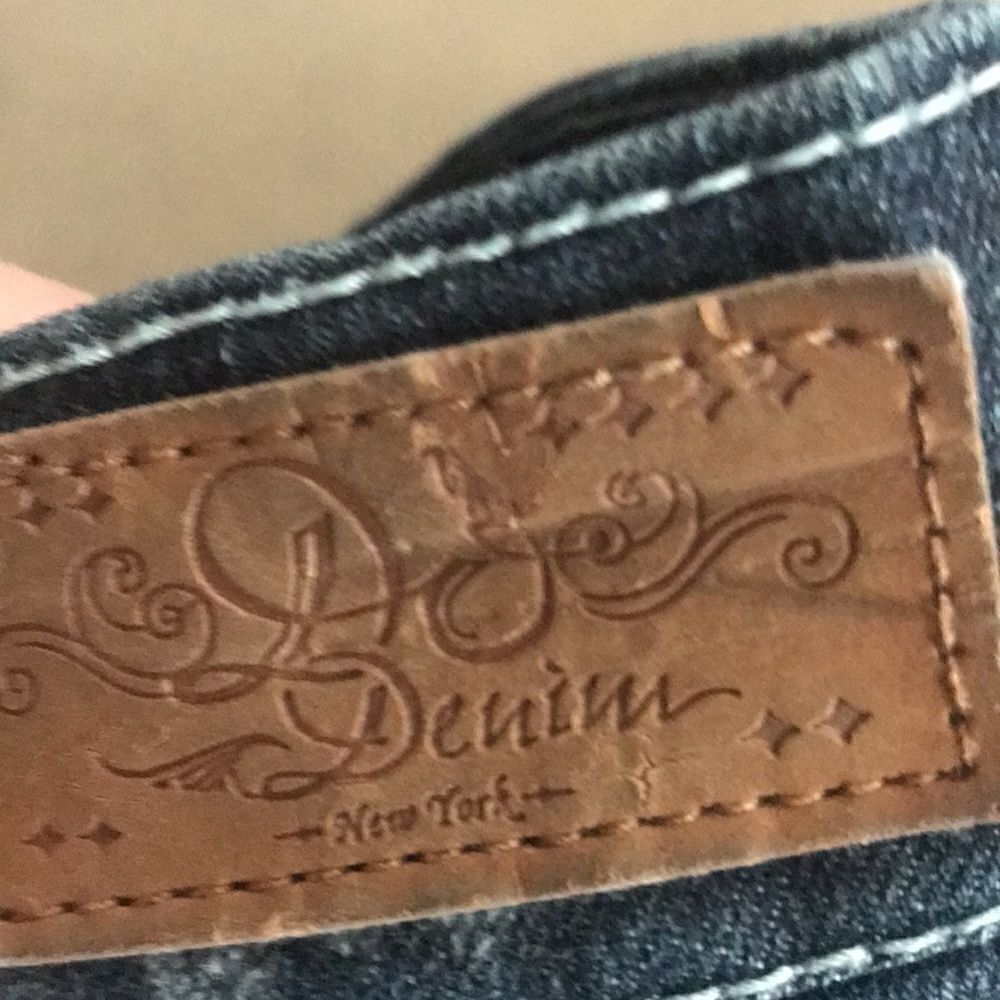 Women’s women’s blue jeans dark wash size 12 x 30 designs on pockets - Picture 13 of 13